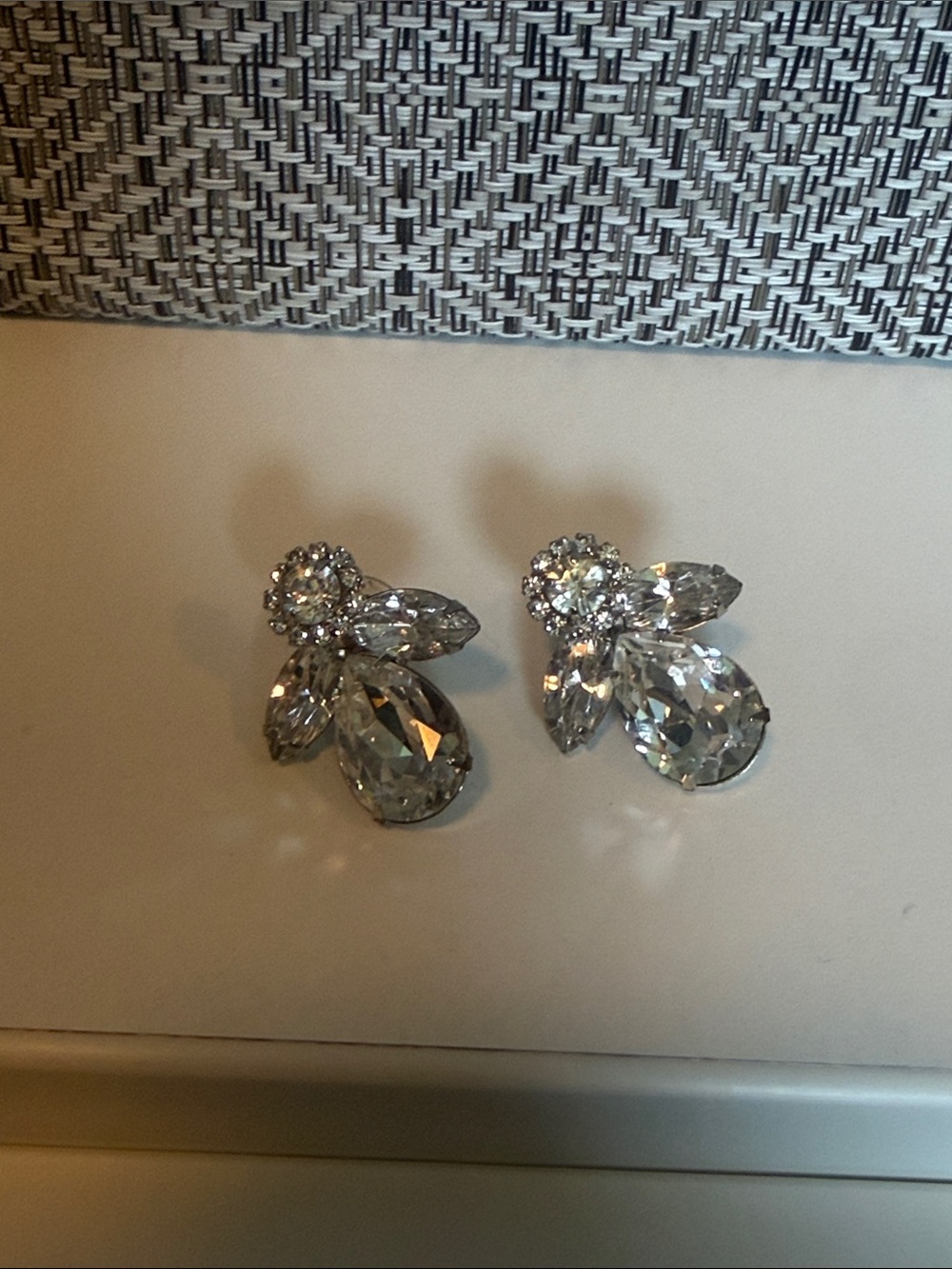 Edith Earring - Picture 3 of 4